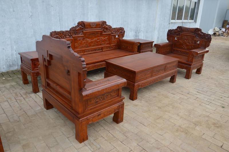 时尚家居潮品:实木沙发引领生活新风尚